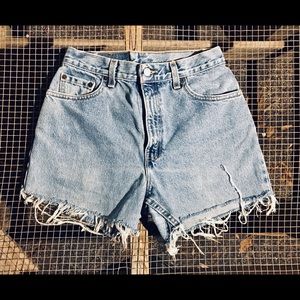 Vintage🇺🇸Levi’s•550🇺🇸Cut-Off Blue.Jean Shorts